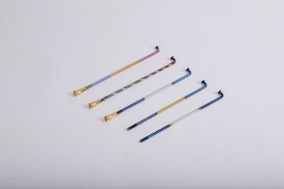 Résistance à la traction des motos Spikes et Nipples Couleur Titan