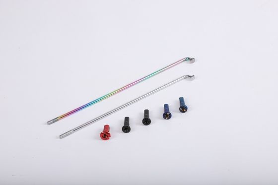 Résistance à la traction des motos Spikes et Nipples Couleur Titan